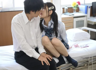 Gã nam sinh yếu đuối bị khoa khôi địt ngay trong lớp