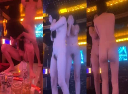 Cô bạn múa thoát y cực dâm loạn tại quán karaoke